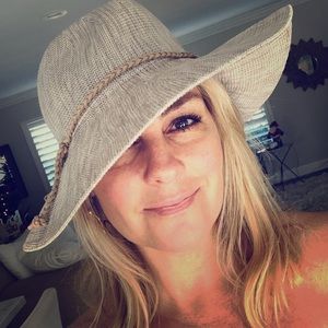 NEVER WORN Chic Nordstrom Hat